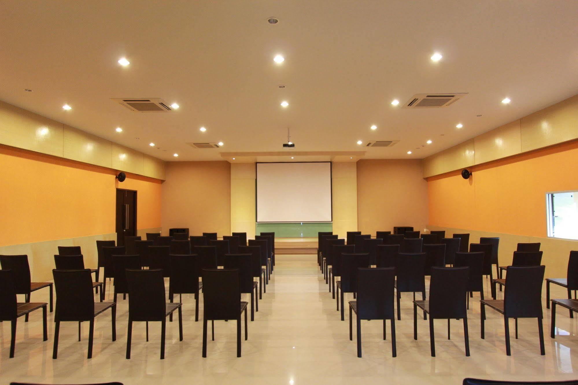Trendy Hotel Nakhon Pathom Exterior photo
